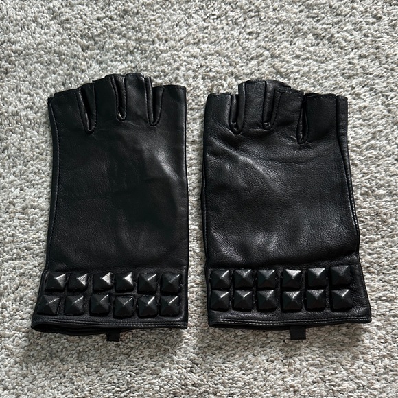Mackage: Woman’s Black Studded Leather Fingerless Gloves